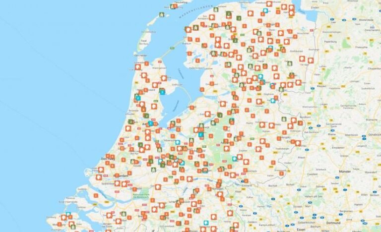 Kaart van Nederland met de huizen van de route