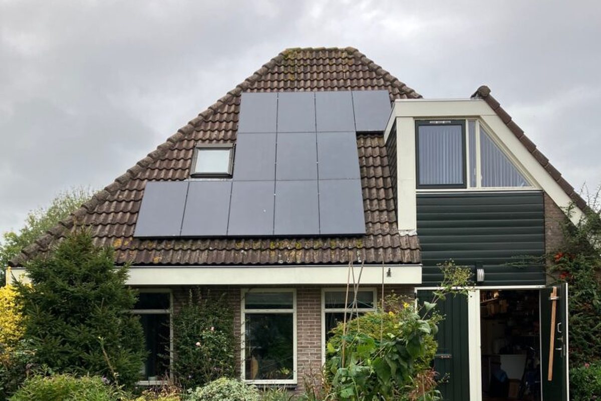 Stolpwoning met zonnepanelen in Enkhuizen